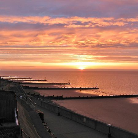 Sea View 3 Promenade Villa Sheringham Bagian luar foto