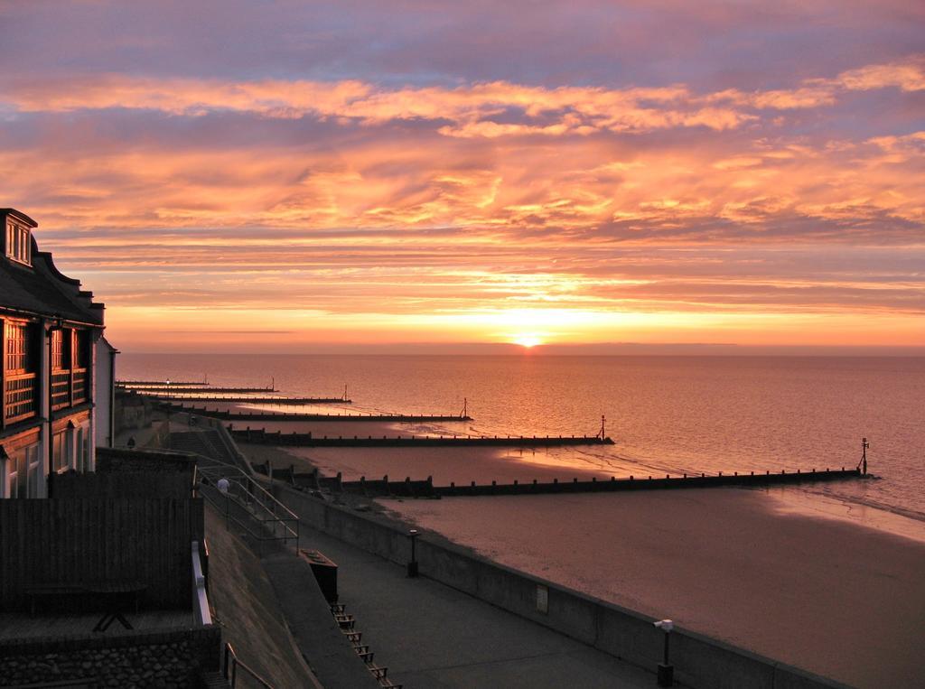 Sea View 3 Promenade Villa Sheringham Bagian luar foto